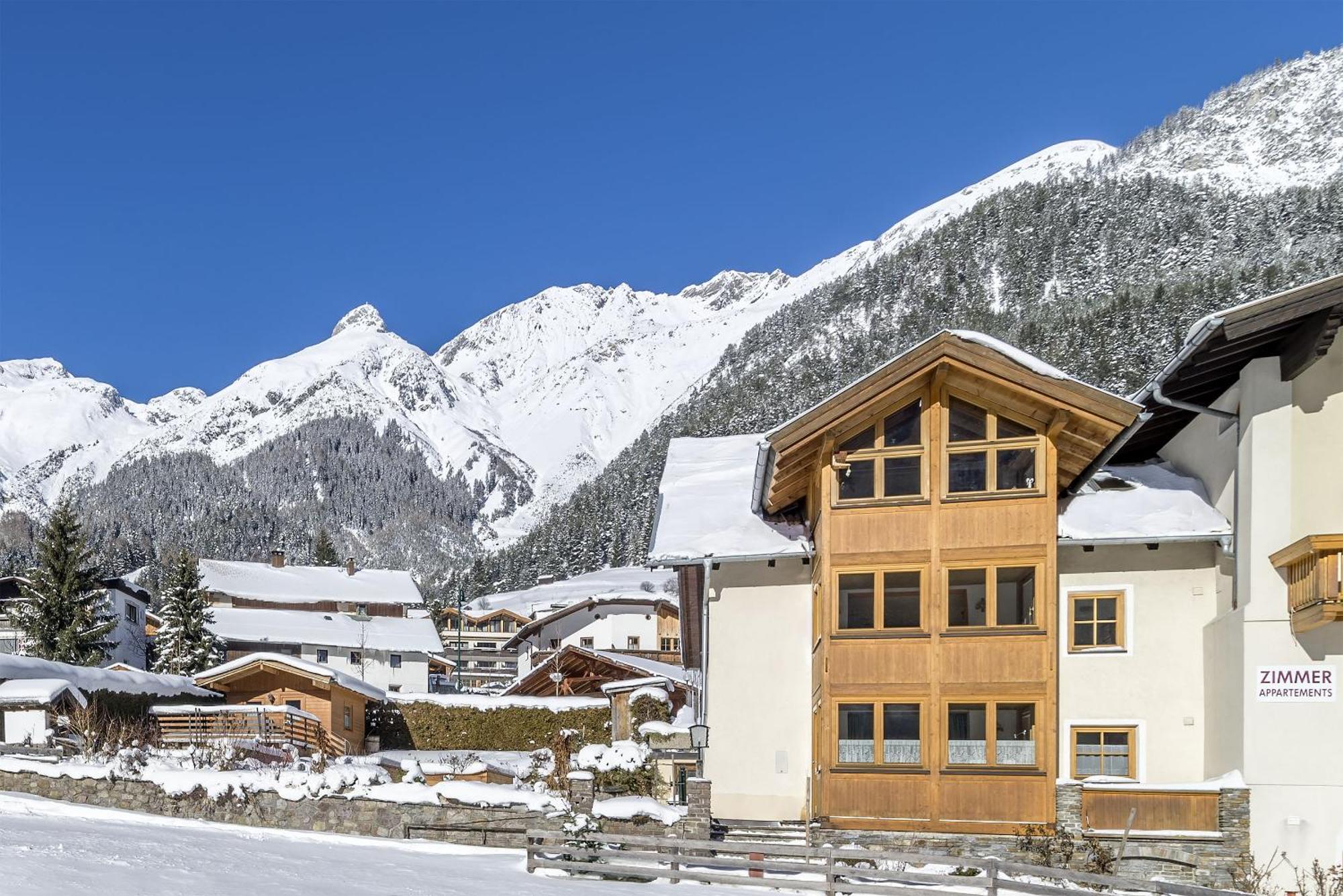Haus St. Bernard Apartment Pettneu am Arlberg Exterior foto
